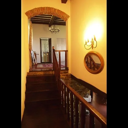 Pergaccio Sleeps 10 Pool Air Con Wifi 别墅